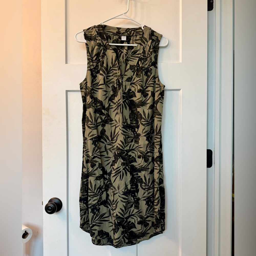 Sleeveless Olive Green and Black Leaf Print Dress
